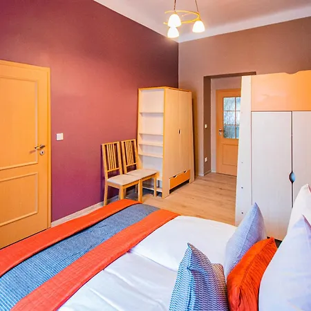 Colorful 2bdr Family Apartamento