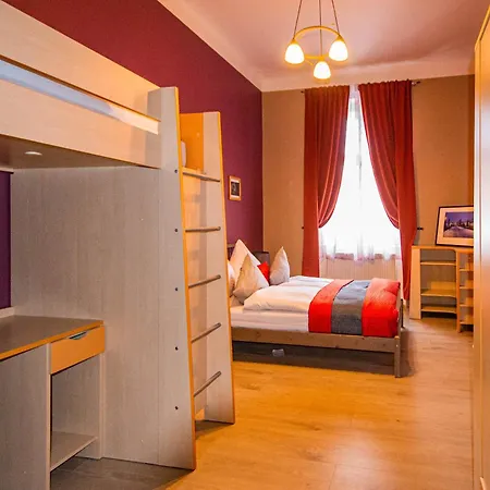 Colorful 2bdr Family Apartamento